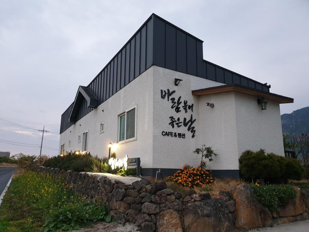 Wind Jeju Cafe & Pension Seogwipo Exterior foto