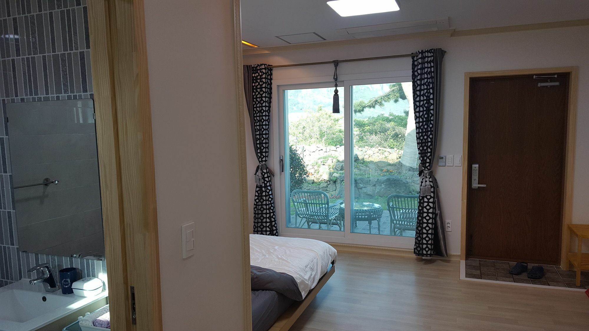 Wind Jeju Cafe & Pension Seogwipo Exterior foto